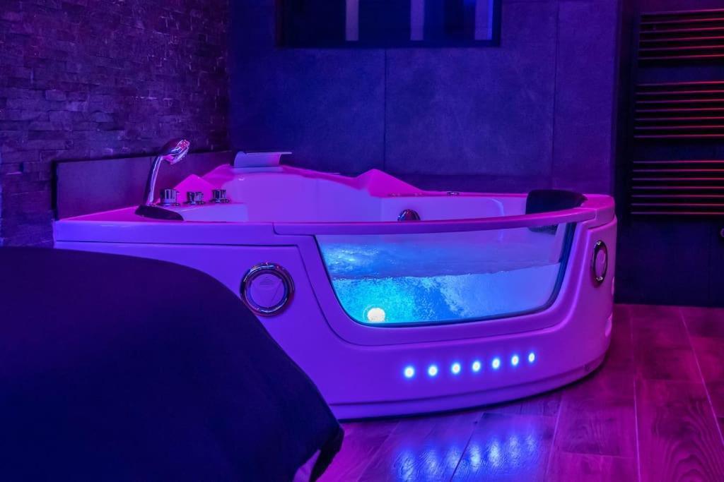 Апартаменти Blue Night - Jacuzzi - Bord De Seine Корбей-Ессонн Екстер'єр фото